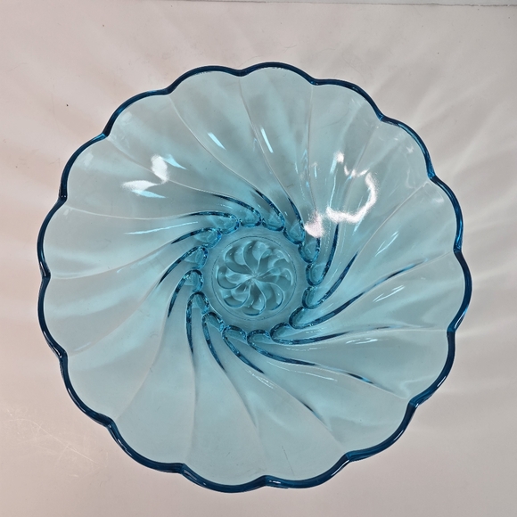 Sea blue clear glass swirl shell bowl 9"_ - Picture 2 of 6